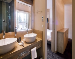 panoramahotel-oberjoch-bilder-badezimmer